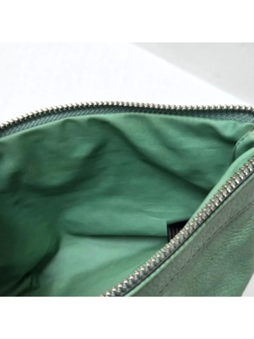 Fossil Pouch Mint Green Leather Zip Top Makeup Cosmetic Travel Case Toiletry Bag
